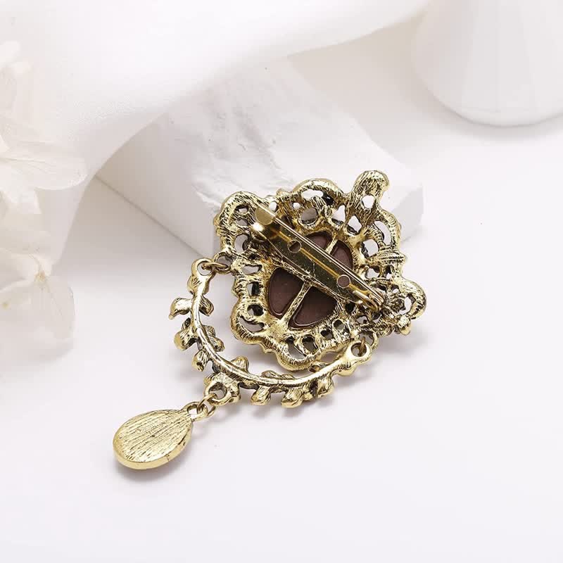 Broche en forme de larme pour femme avec camée Maiden