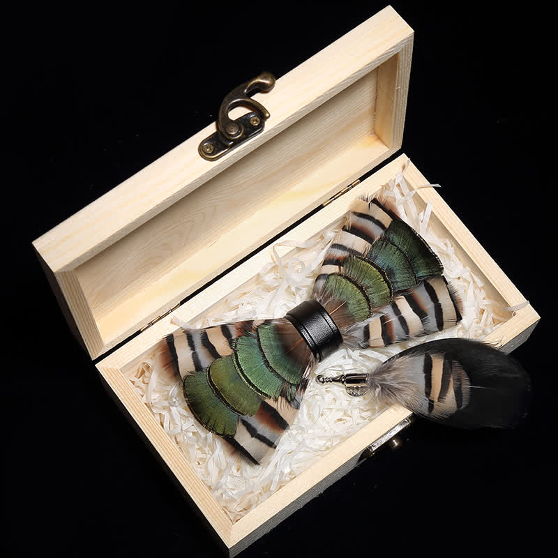 Nœud papillon en plumes d'oie vertes et beiges avec épingle à revers