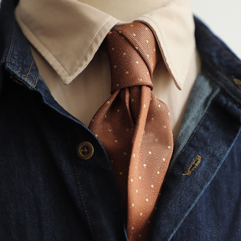 Cravate à pois pour homme avec petites fleurs