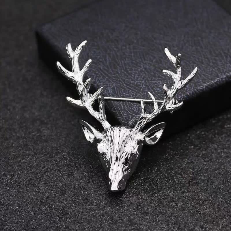 Broche tête de cerf en bois de cerf pour homme