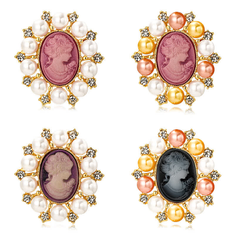 Broche en perles représentant la beauté du palais des femmes