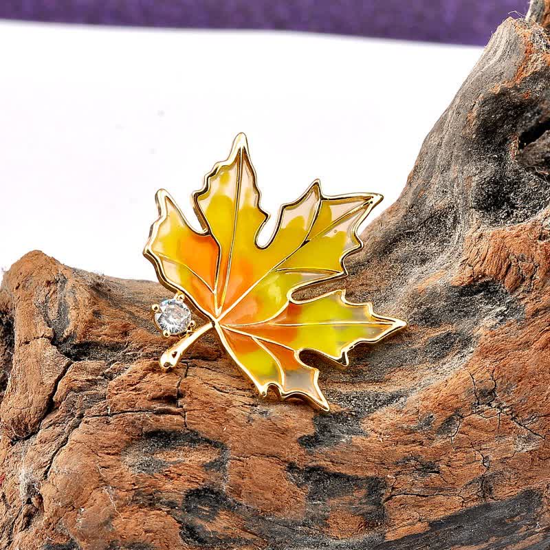 Broche feuille d'érable dorée d'automne pour femme