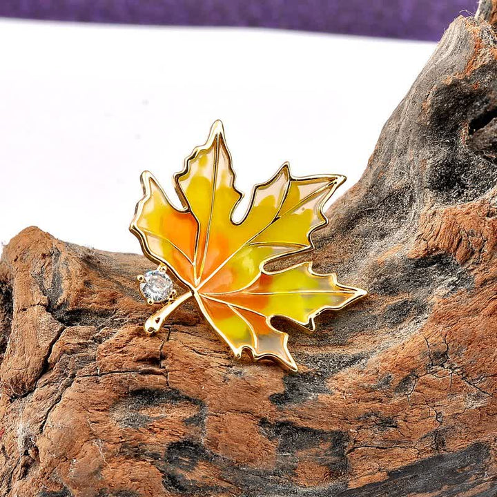 Broche feuille d'érable dorée d'automne pour femme