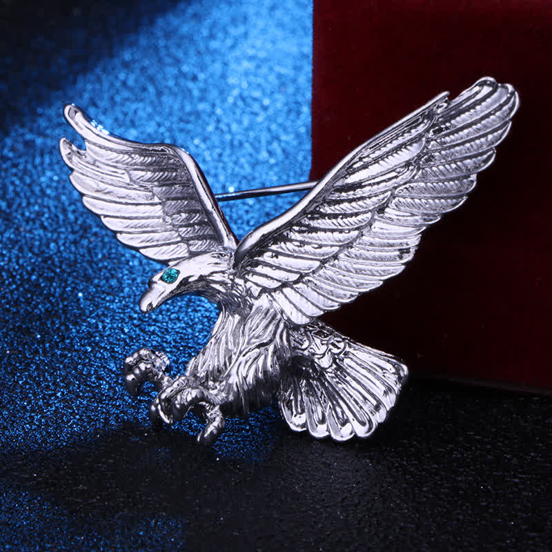 Broche œil vert pour homme avec buse chauve