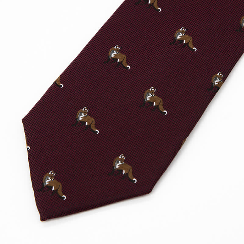 Cravate bordeaux pour homme avec motif de petits renards rôdeurs