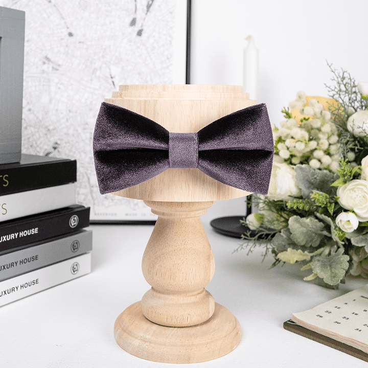 Nœud papillon en velours de couleur unie violet foncé pour homme