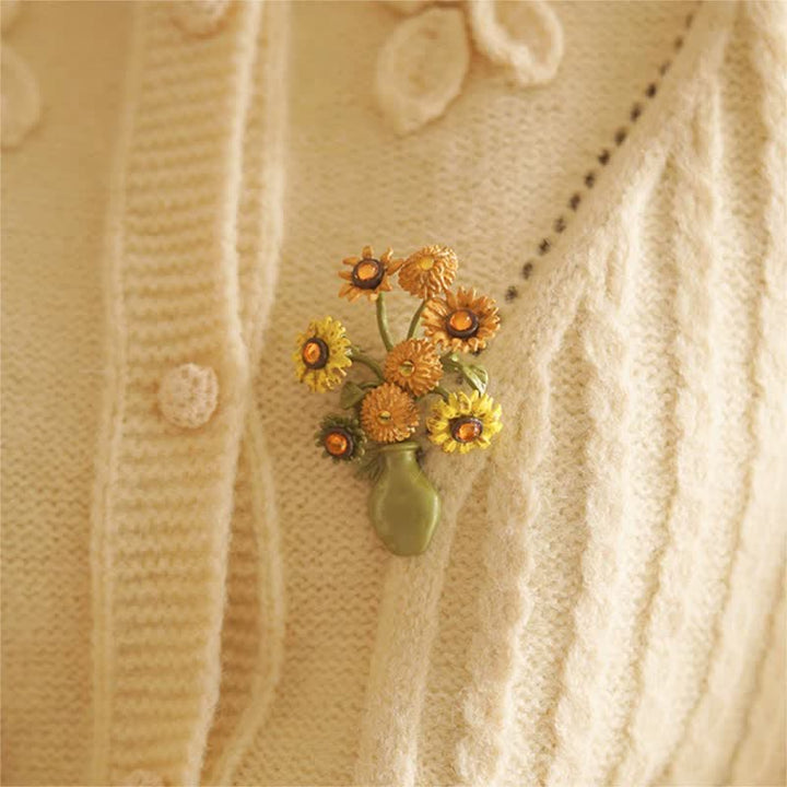 Broche en émail pour femme représentant un vase de tournesol