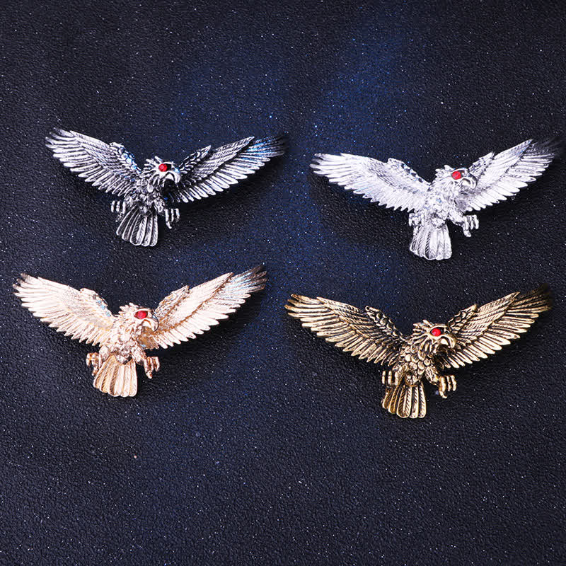 Broche rétro pour homme représentant un faucon à tête blanche