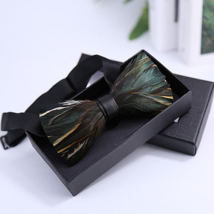 Nœud papillon en plumes gris ardoise foncé avec épingle à revers
