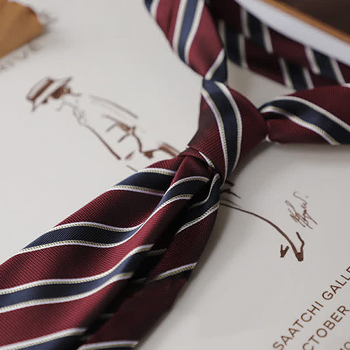 Cravate rayée classique pour homme, idéale pour le bureau