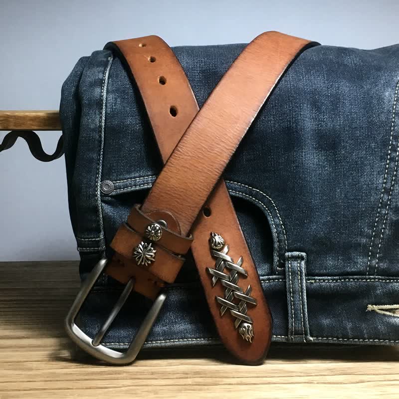 Ceinture en cuir à rivets sculptés décoratifs rétro pour hommes
