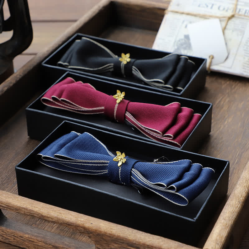 Nœud papillon triple épaisseur étroit à fleurs dorées pour homme