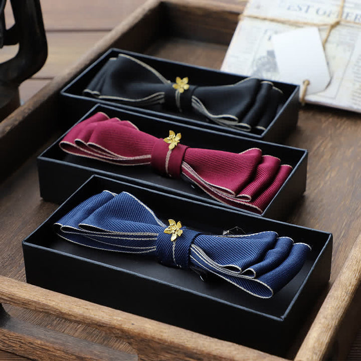 Nœud papillon triple épaisseur étroit à fleurs dorées pour homme