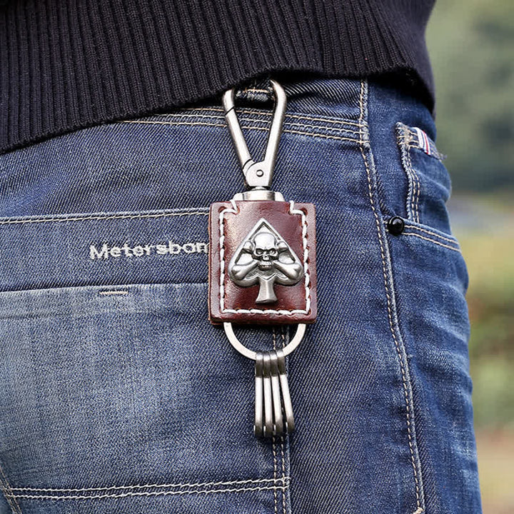Porte-clés en cuir fait main avec tête de mort gothique et comme du poker
