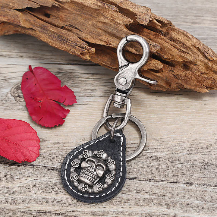 Porte-clés en cuir avec pendentif tête de squelette punk