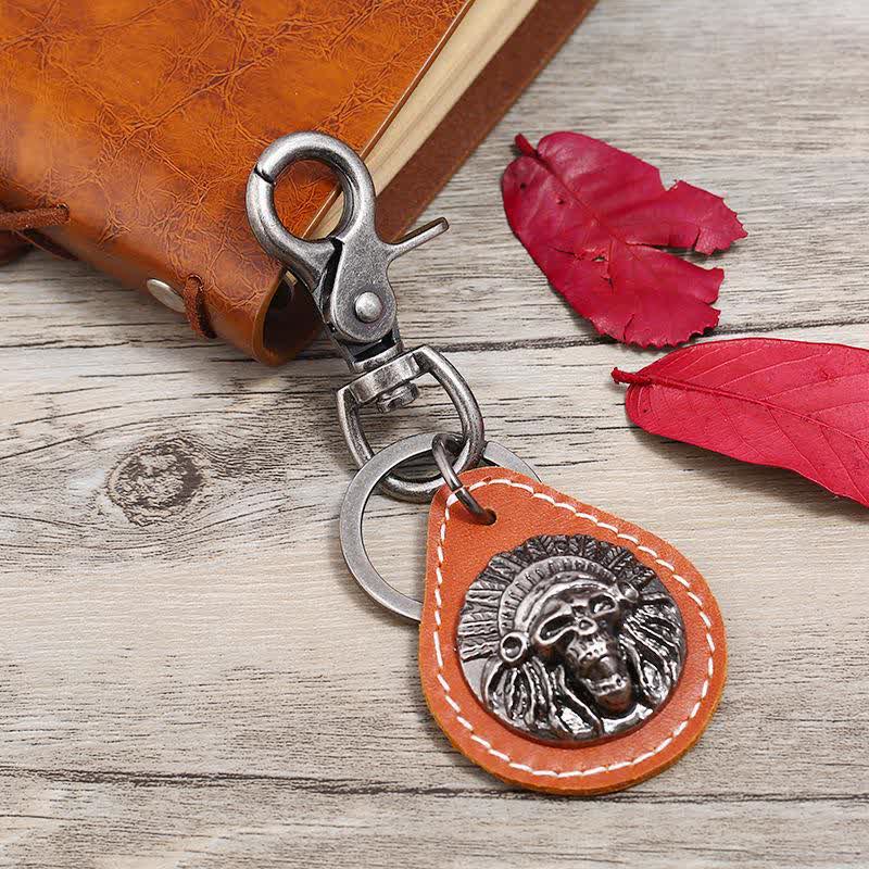 Porte-clés en cuir avec pendentif en forme de crâne indien