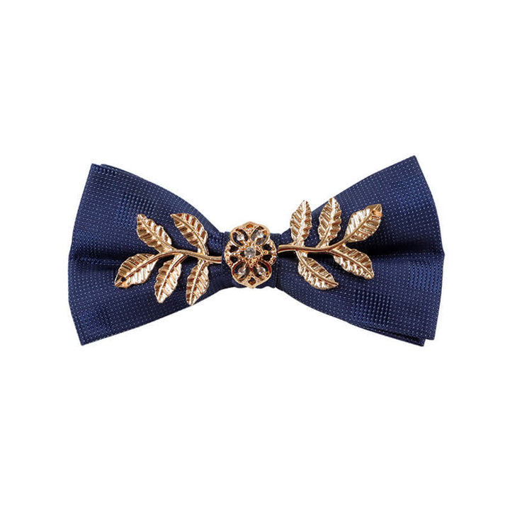 Nœud papillon pour homme avec ornement floral et feuilles dorées