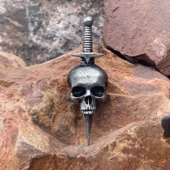 Superbe broche tête de mort gothique rétro