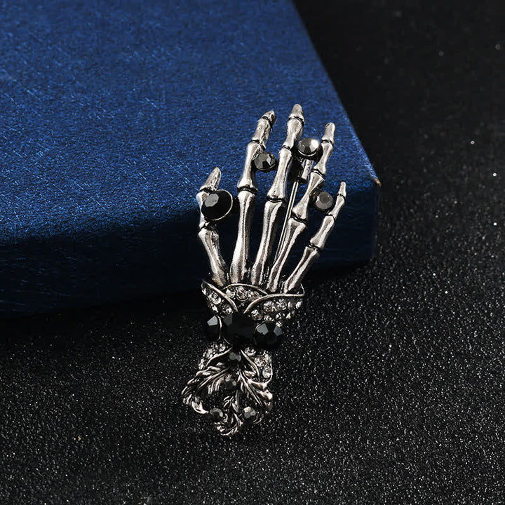 Broche en strass en forme de main de squelette pour homme
