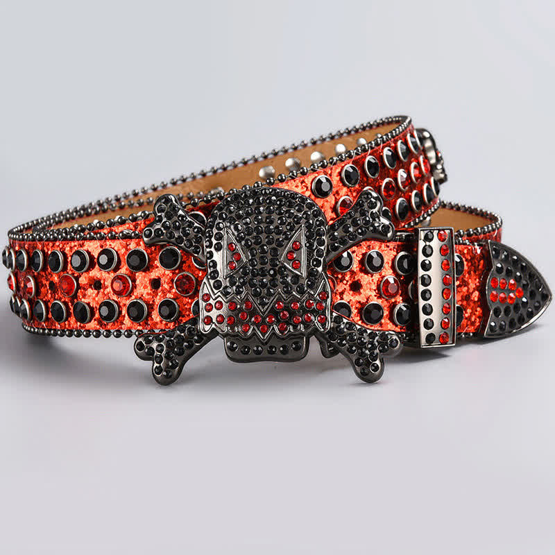 Ceinture en cuir cloutée avec strass et tête de mort