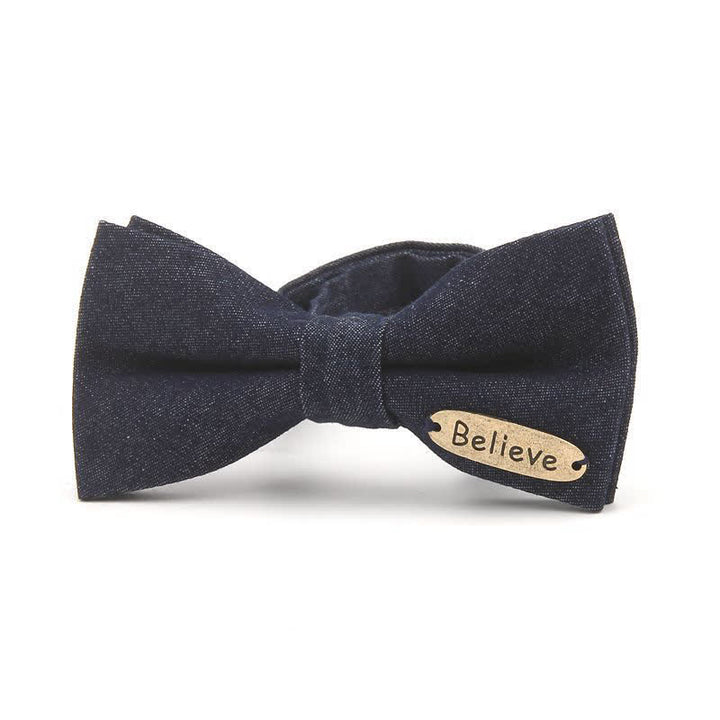 Nœud papillon en coton denim bleu marine foncé à décors métalliques pour homme