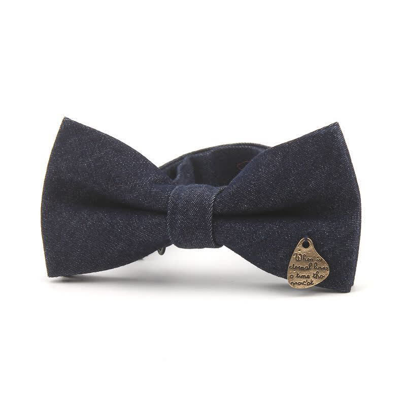 Nœud papillon en coton denim bleu marine foncé à décors métalliques pour homme