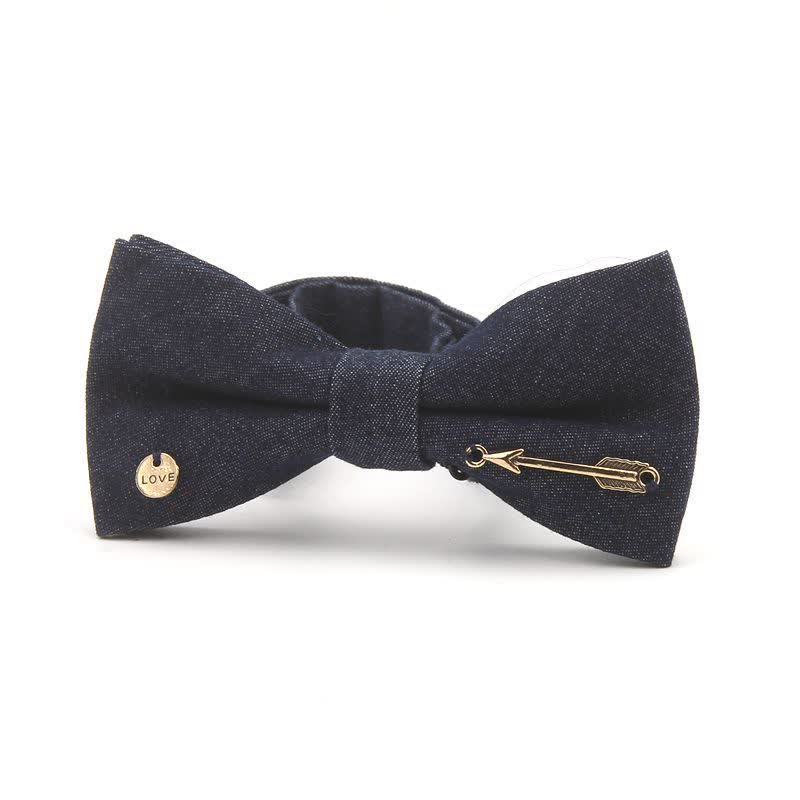 Nœud papillon en coton denim bleu marine foncé à décors métalliques pour homme
