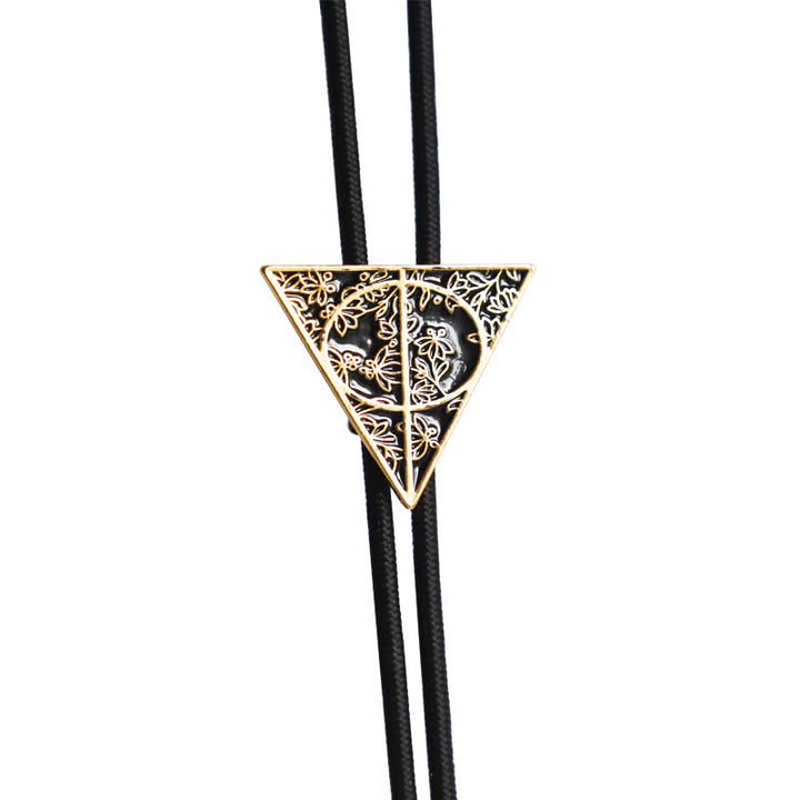 Cravate bolo triangulaire en or foncé et noir avec les reliques de la mort