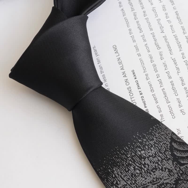 Cravate noire pour homme avec le code de Hammurabi