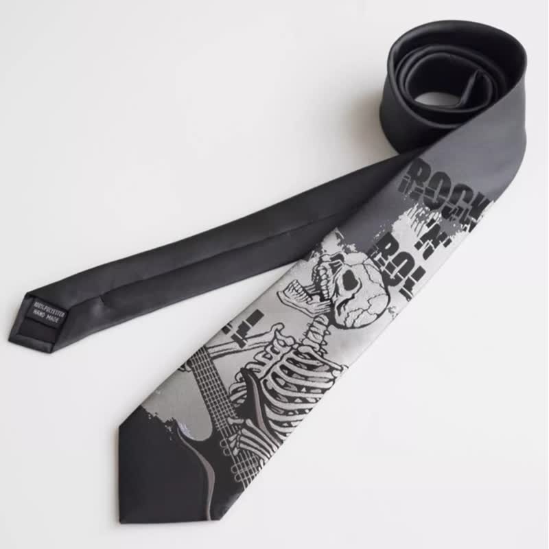 Cravate homme Rock Punk gris foncé motif tête de mort