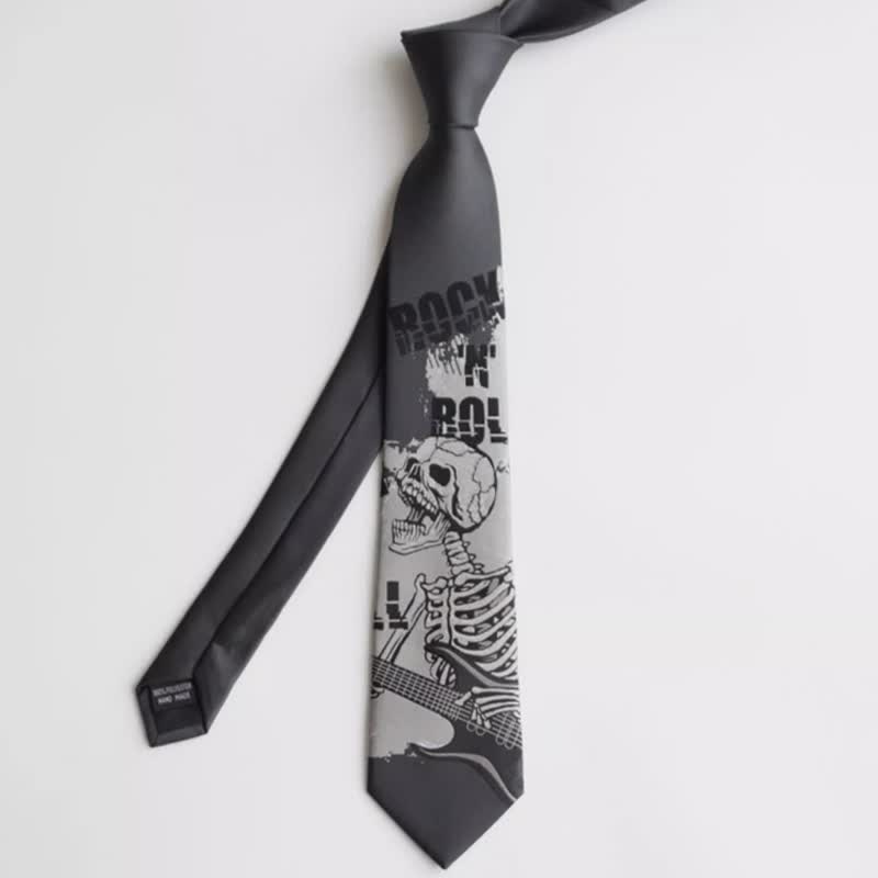 Cravate homme Rock Punk gris foncé motif tête de mort