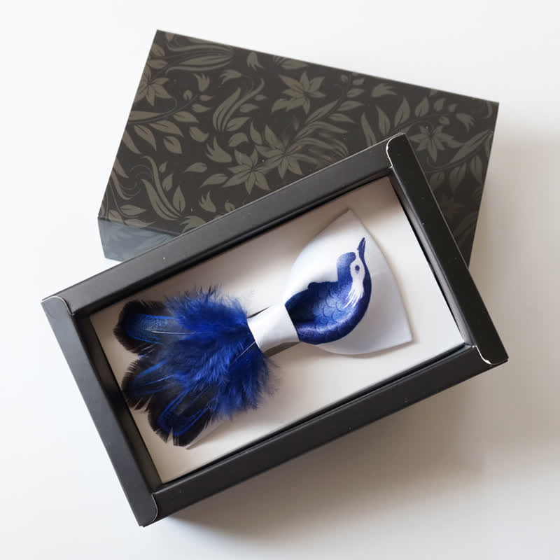 Nœud papillon en plumes d'oiseau bleu marine et blanc pur