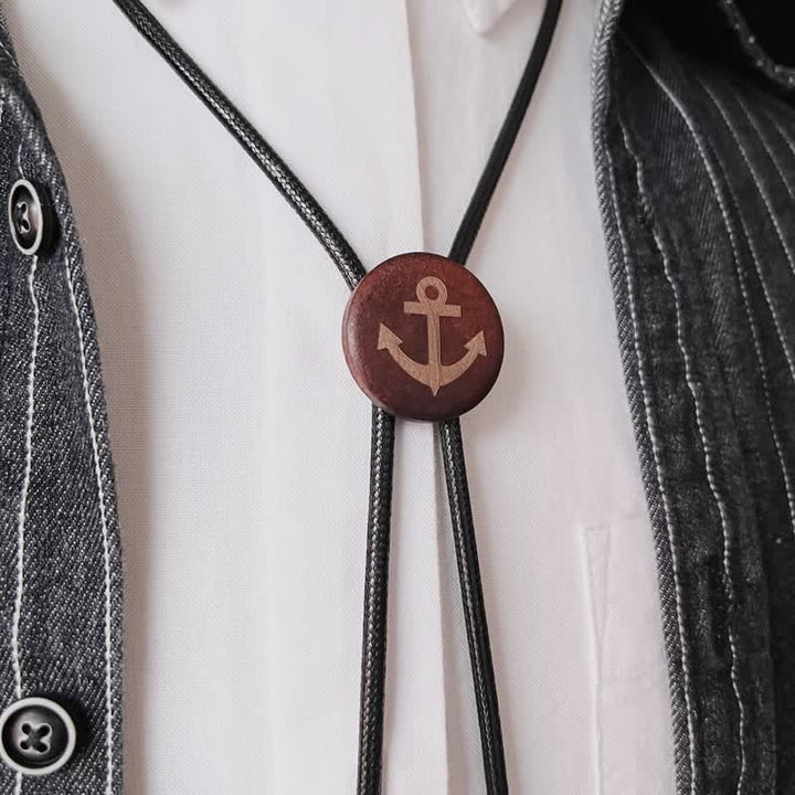 Pendentif en bois en forme d'ancre de bateau