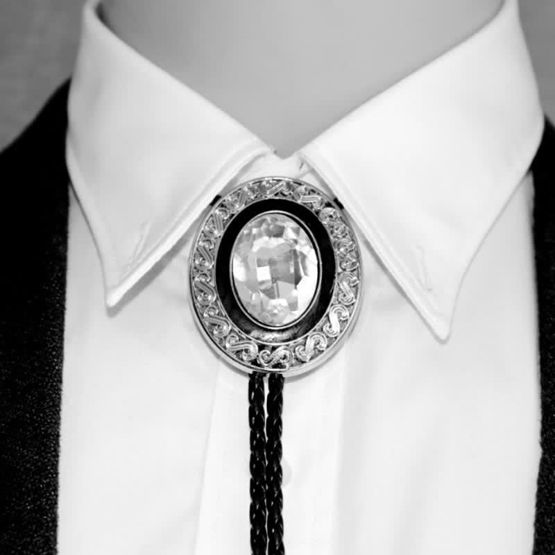 Cravate bolo en cristal incrusté au milieu de style occidental