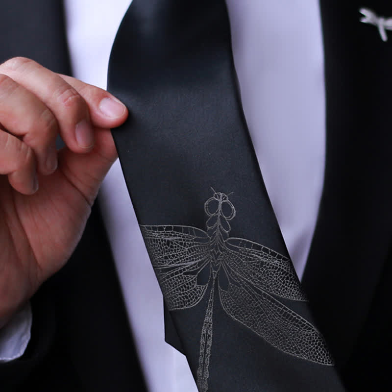 Cravate noire à motif libellule pour homme