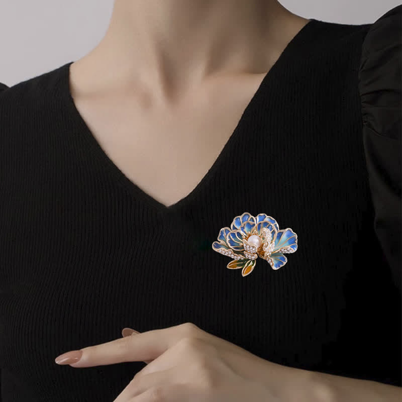 Broche pour femme en émail avec fleurs de pivoine et perles incrustées