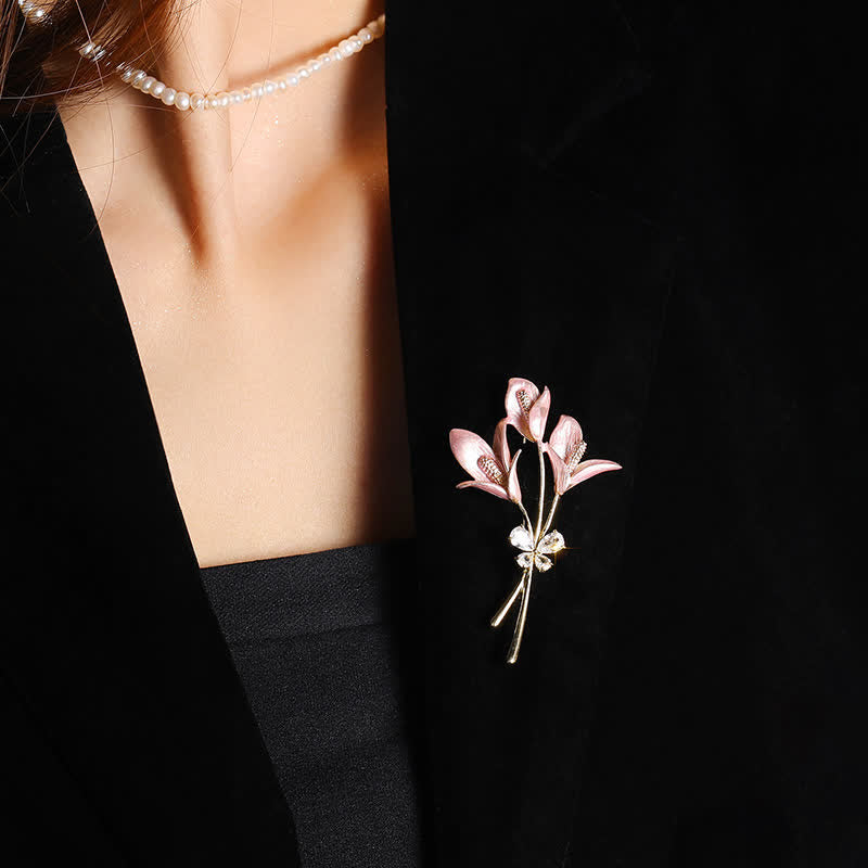 Broche en émail zircon fleur de lys rose pour femme