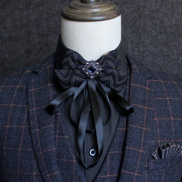 Nœud papillon classique à pompons et ruban de style britannique