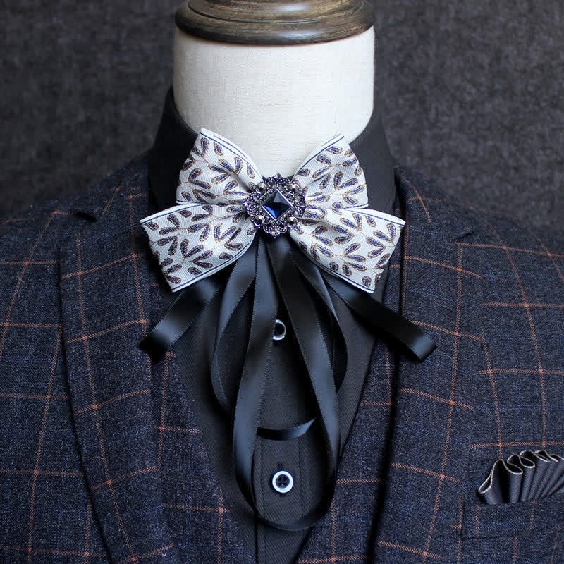 Nœud papillon classique à pompons et ruban de style britannique