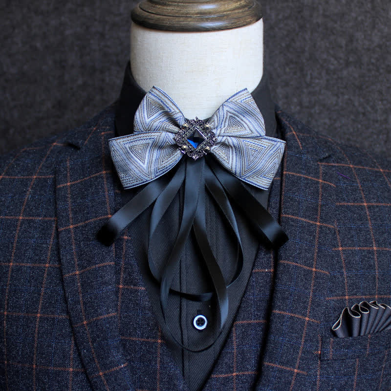 Nœud papillon classique à pompons et ruban de style britannique