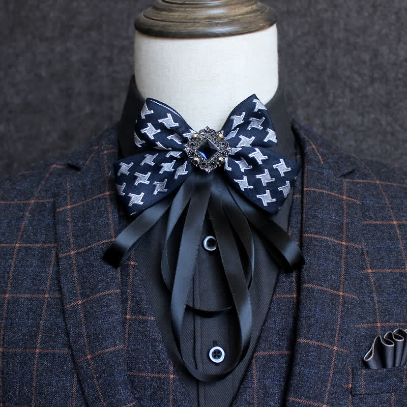 Nœud papillon classique à pompons et ruban de style britannique