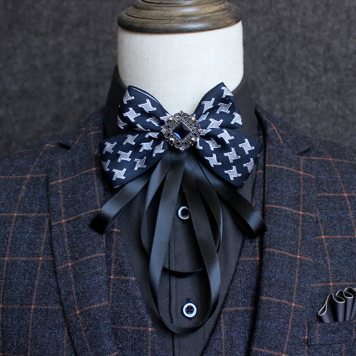 Nœud papillon classique à pompons et ruban de style britannique