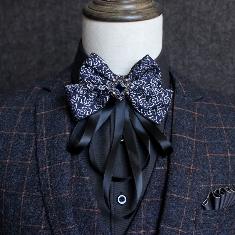 Nœud papillon classique à pompons et ruban de style britannique
