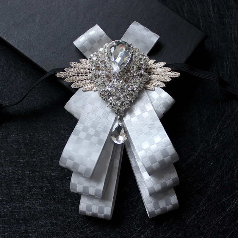 Nœud papillon rétro en cristal et strass