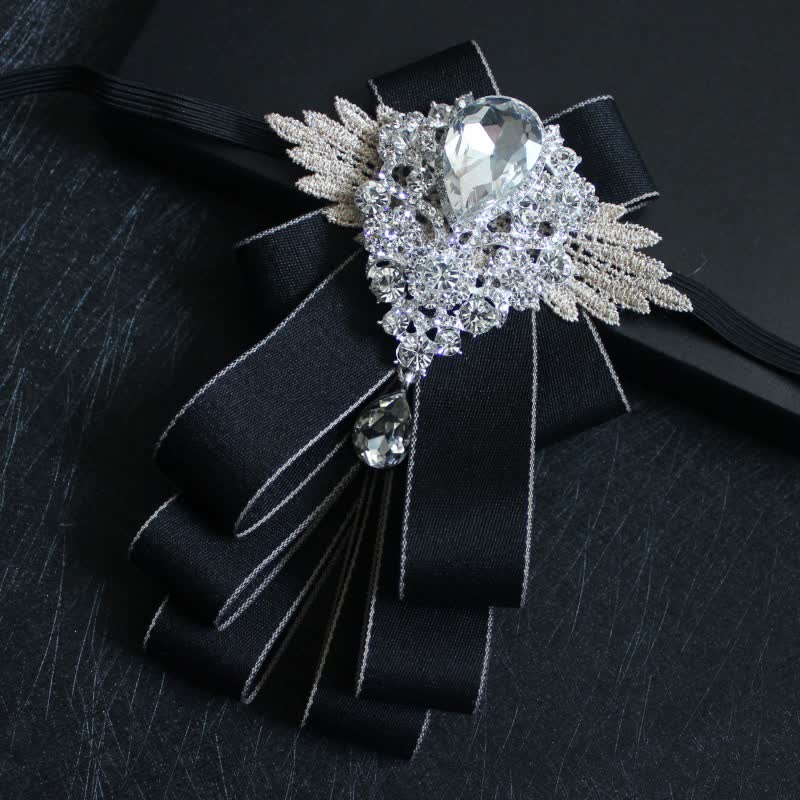 Nœud papillon rétro en cristal et strass