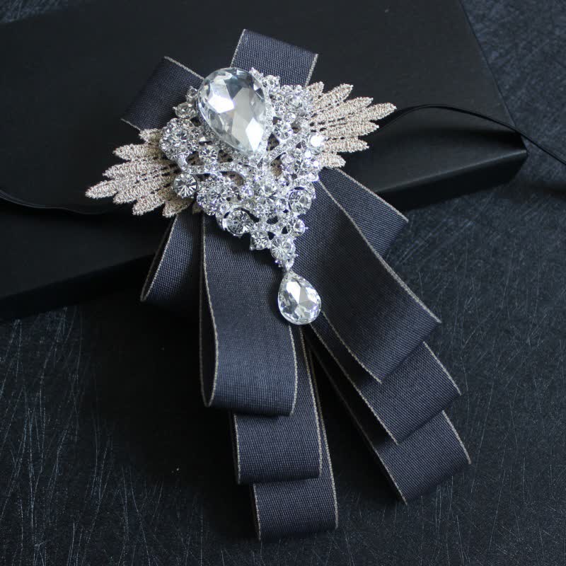Nœud papillon rétro en cristal et strass