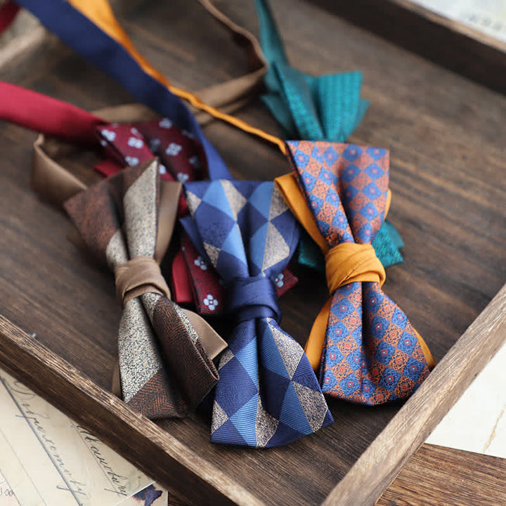 Nœud papillon double épaisseur à rayures et motifs floraux pour homme