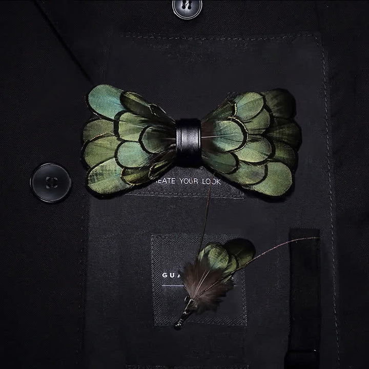 Nœud papillon classique en plumes vert olive foncé pour enfant avec épingle à revers