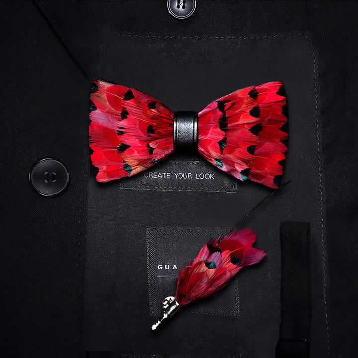 Nœud papillon en plumes de queue de pinson rouge pour enfant avec épingle à revers