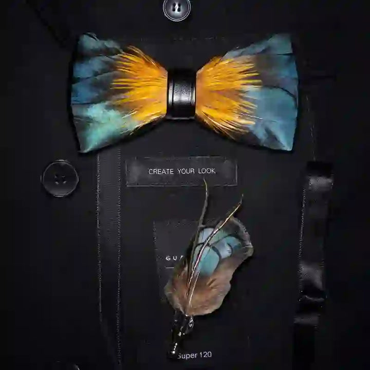 Nœud papillon vert forêt et jaune en plumes de martin-pêcheur pour enfant avec épingle à revers